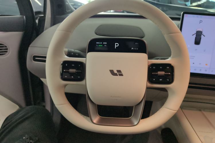 Used Li Auto i6 2025 Model Two-Wheel-Drive Standard Type Steering Wheel