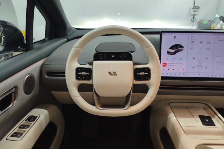 Used Li Auto i6 2025 Model Two-Wheel-Drive Standard Type Steering Wheel