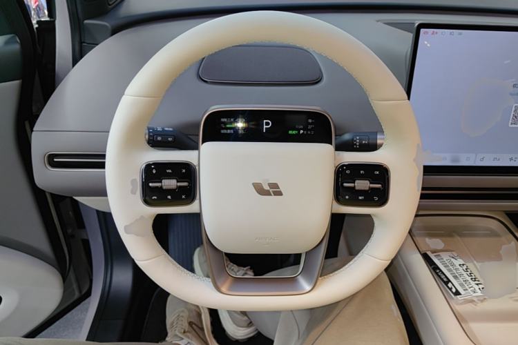 Used Li Auto i6 2025 Model Four-Wheel-Drive Standard Type Steering Wheel