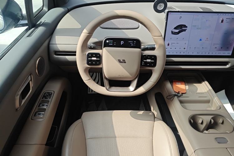 Used Li Auto i6 2025 Model Four-Wheel-Drive Standard Type Steering Wheel