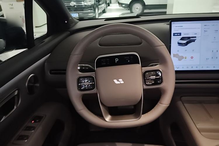Used Li Auto i6 2025 Model Two-Wheel-Drive Standard Type Steering Wheel