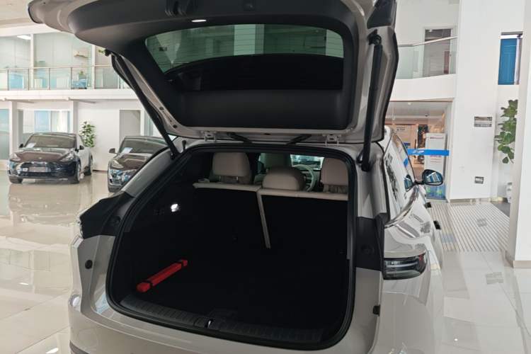 Used Li Auto i6 2025 Model Four-Wheel-Drive Standard Type Trunk