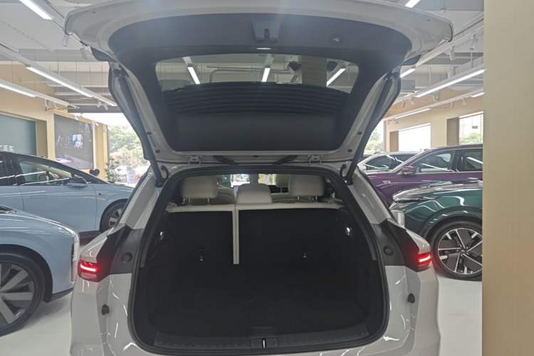Used Li Auto i6 2025 Model Two-Wheel-Drive Standard Type Trunk