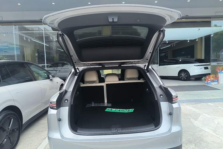 Used Li Auto i6 2025 Model Four-Wheel-Drive Standard Type Trunk