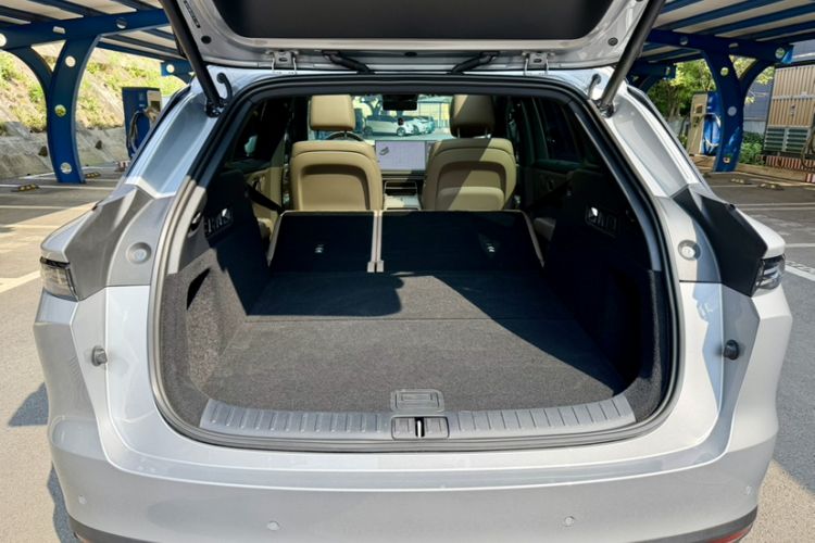 Used Li Auto i6 2025 Model Two-Wheel-Drive Standard Type Trunk