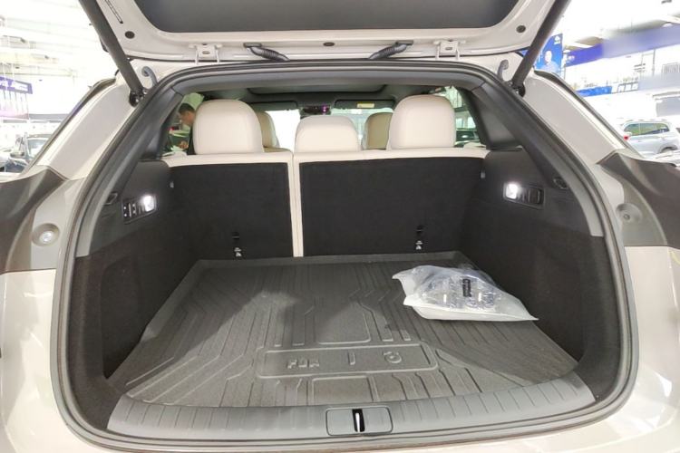 Used Li Auto i6 2025 Model Two-Wheel-Drive Standard Type Trunk
