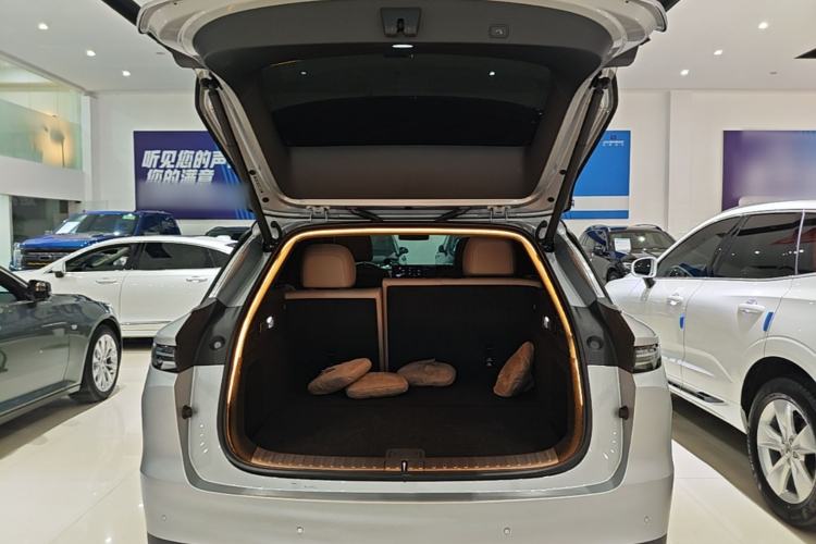 Used Li Auto i6 2025 Model Four-Wheel-Drive Standard Type Trunk