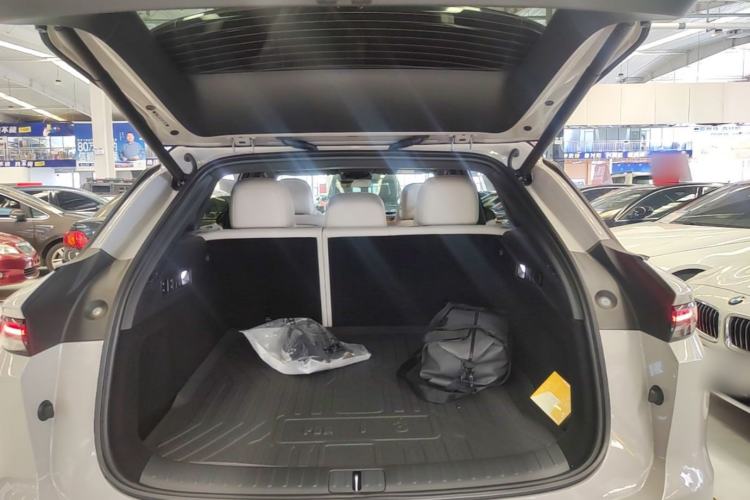 Used Li Auto i6 2025 Model Two-Wheel-Drive Standard Type Trunk