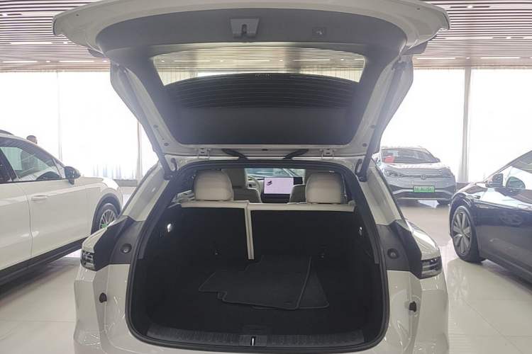 Used Li Auto i6 2025 Model Two-Wheel-Drive Standard Type Trunk