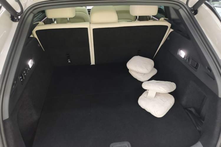 Used Li Auto i6 2025 Model Two-Wheel-Drive Standard Type Trunk