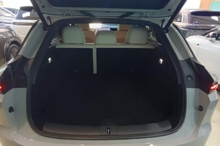 Used Li Auto i6 2025 Model Two-Wheel-Drive Standard Type Trunk