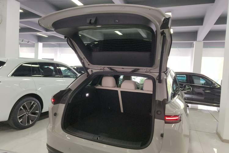 Used Li Auto i6 2025 Model Two-Wheel-Drive Standard Type Trunk