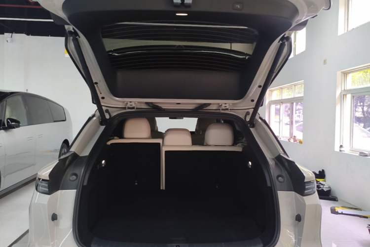 Used Li Auto i6 2025 Model Two-Wheel-Drive Standard Type Trunk