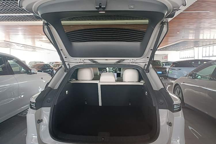 Used Li Auto i6 2025 Model Two-Wheel-Drive Standard Type Trunk