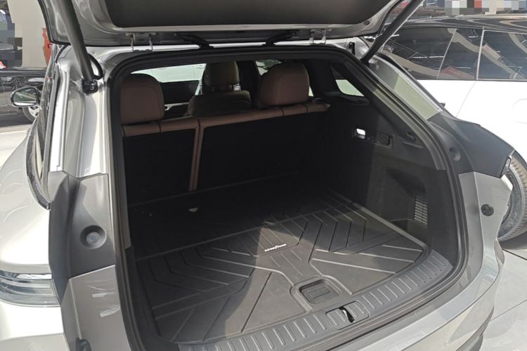 Used Li Auto i6 2025 Model Four-Wheel-Drive Standard Type Trunk