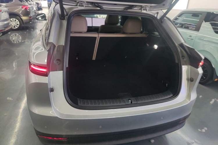 Used Li Auto i6 2025 Model Two-Wheel-Drive Standard Type Trunk