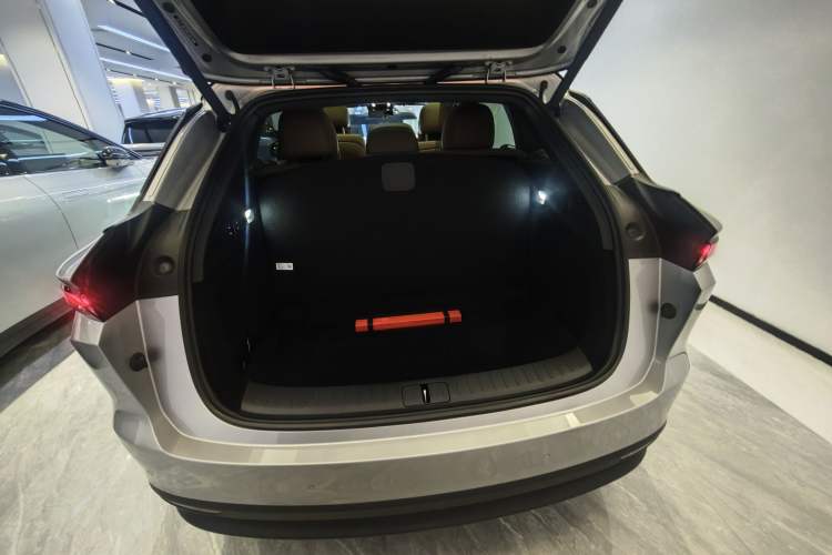 Used Li Auto i6 2025 Model Two-Wheel-Drive Standard Type Trunk