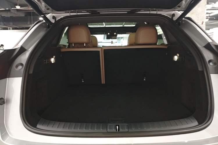 Used Li Auto i6 2025 Model Two-Wheel-Drive Standard Type Trunk