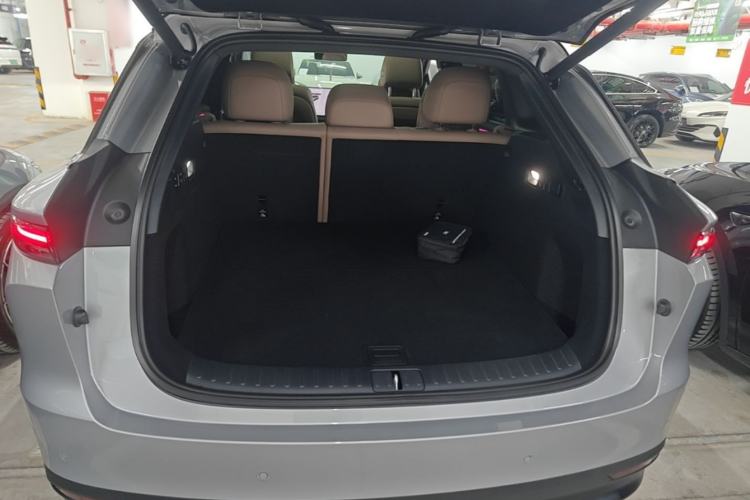 Used Li Auto i6 2025 Model Two-Wheel-Drive Standard Type Trunk