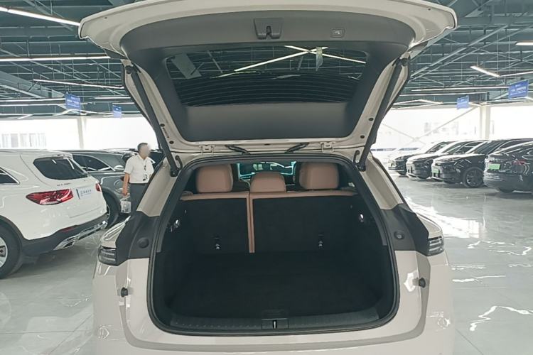 Used Li Auto i6 2025 Model Four-Wheel-Drive Standard Type Trunk