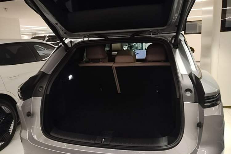 Used Li Auto i6 2025 Model Two-Wheel-Drive Standard Type Trunk
