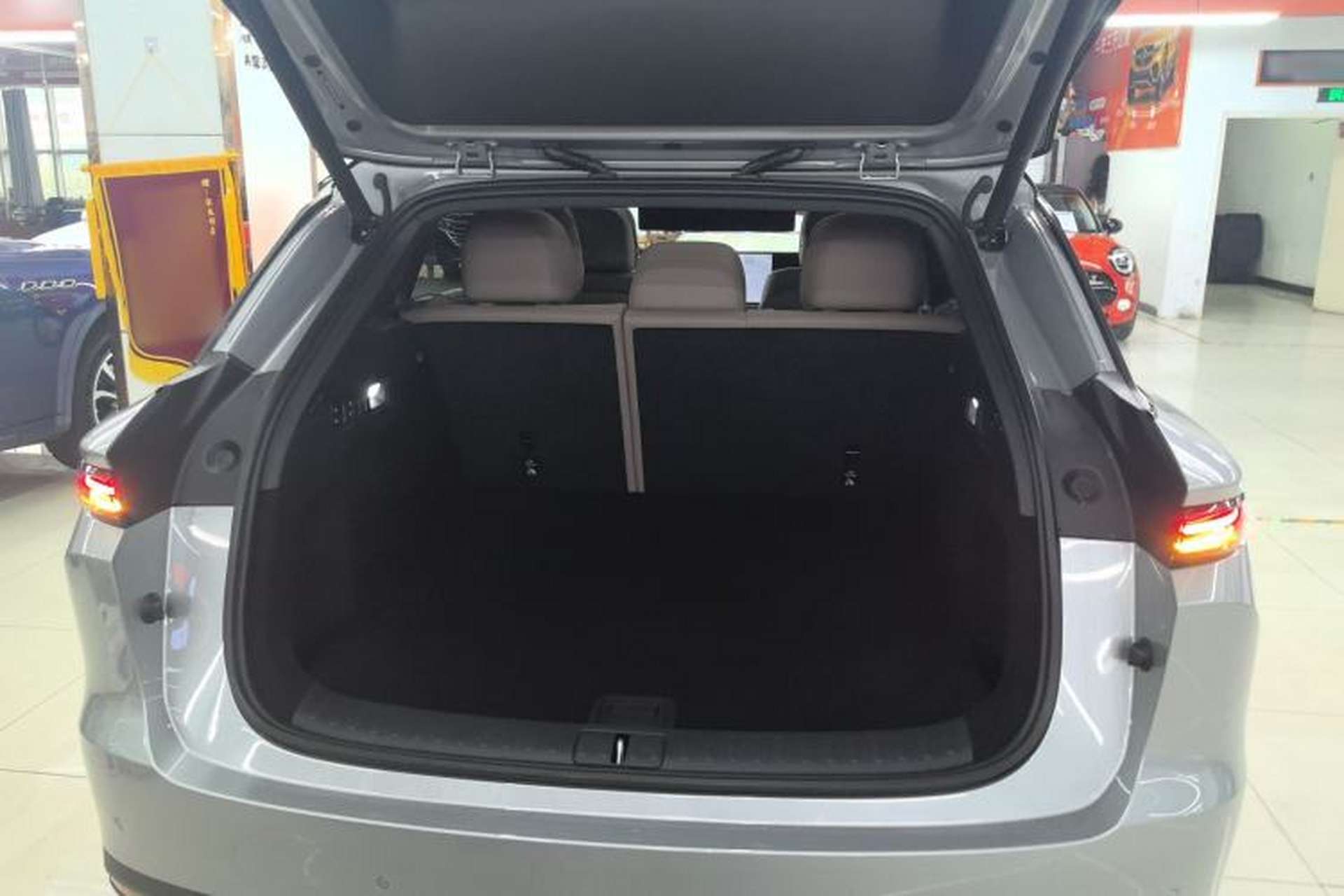 Used Li Auto i6 2025 Model Two-Wheel-Drive Standard Type Trunk