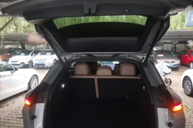 Used Li Auto i6 2025 Model Four-Wheel-Drive Standard Type Trunk