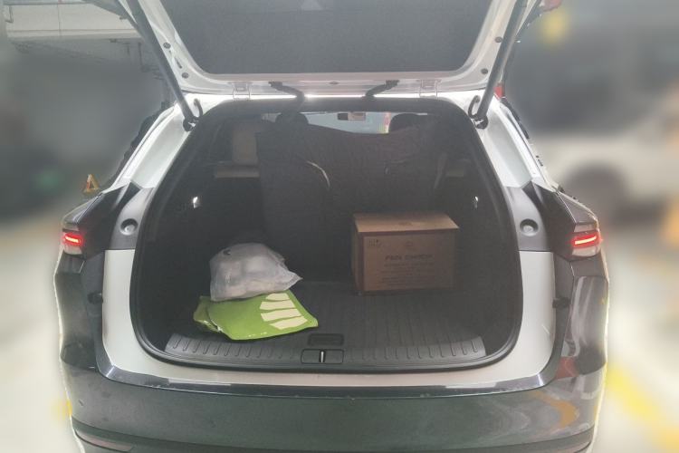 Used Li Auto i6 2025 Model Four-Wheel-Drive Standard Type Trunk