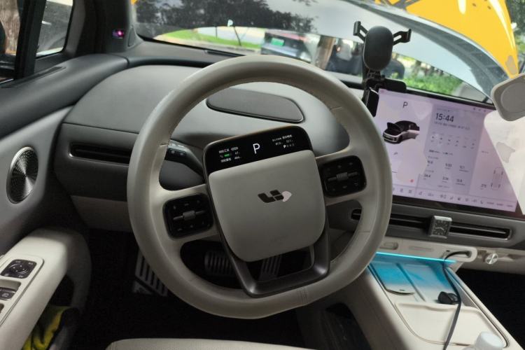 Used Li Auto i6 2025 Model Two-Wheel-Drive Standard Type Steering Wheel