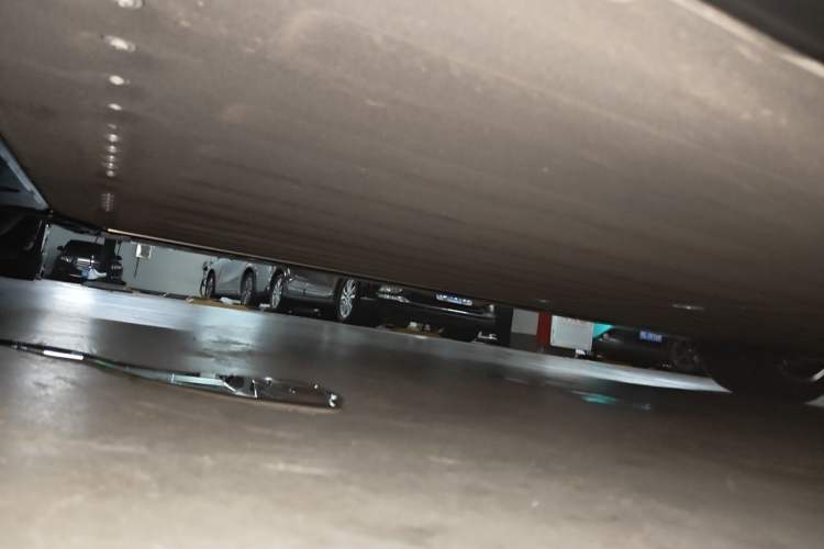 Used Li Auto i6 2025 Model Four-Wheel-Drive Standard Type Chassis Front Left