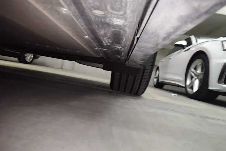 Used Li Auto i6 2025 Model Four-Wheel-Drive Standard Type Chassis Rear Left