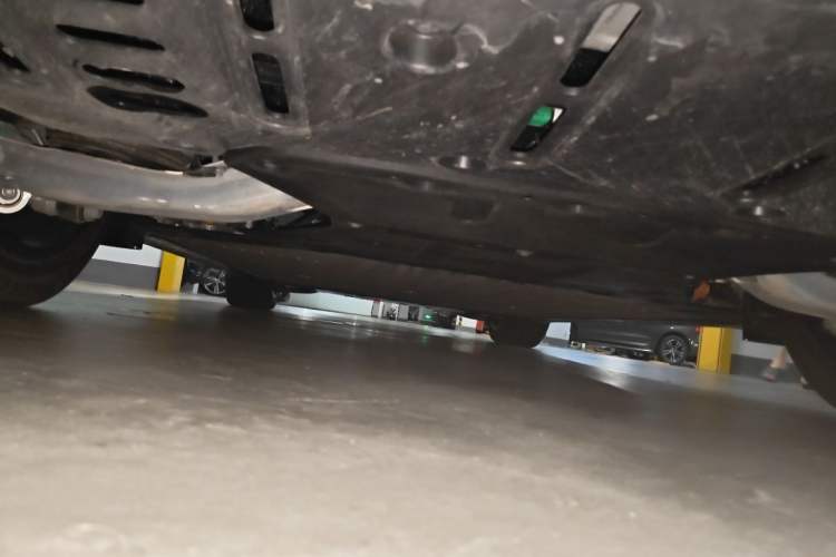 Used Li Auto i6 2025 Model Four-Wheel-Drive Standard Type Chassis Rear