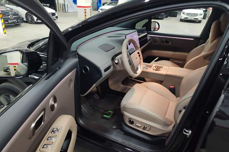 Used Li Auto i6 2025 Model Four-Wheel-Drive Standard Type Driver Seat