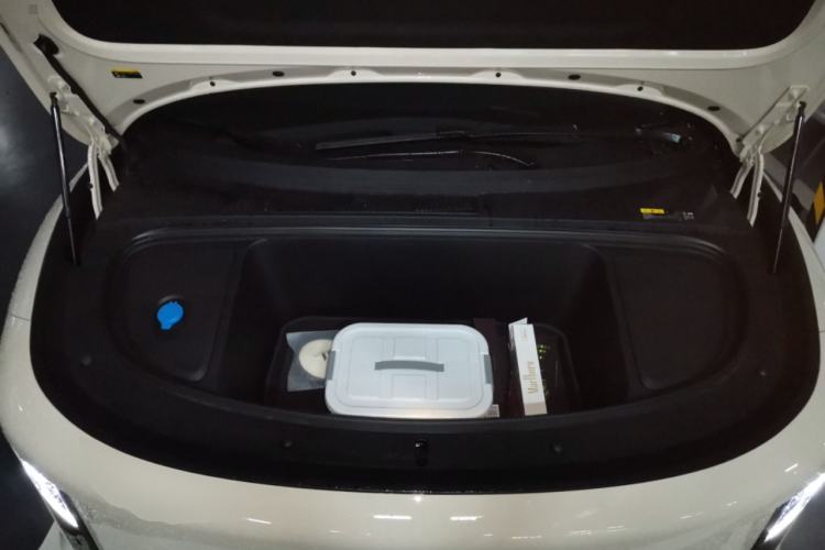 Used Li Auto i6 2025 Model Two-Wheel-Drive Standard Type Engine Bay