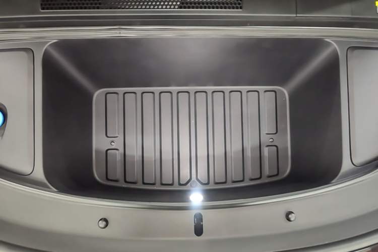 Used Li Auto i6 2025 Model Four-Wheel-Drive Standard Type Engine Bay