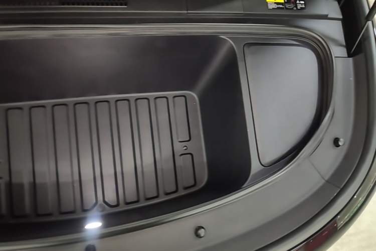 Used Li Auto i6 2025 Model Four-Wheel-Drive Standard Type Engine Bay Left