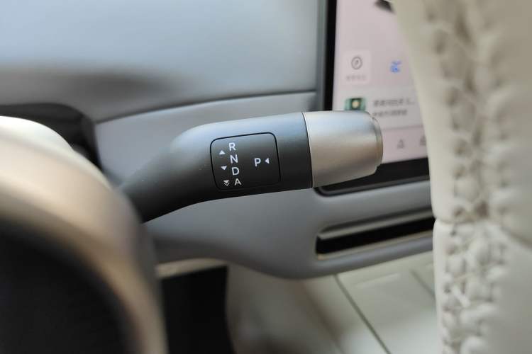 Used Li Auto i6 2025 Model Two-Wheel-Drive Standard Type Gear Lever