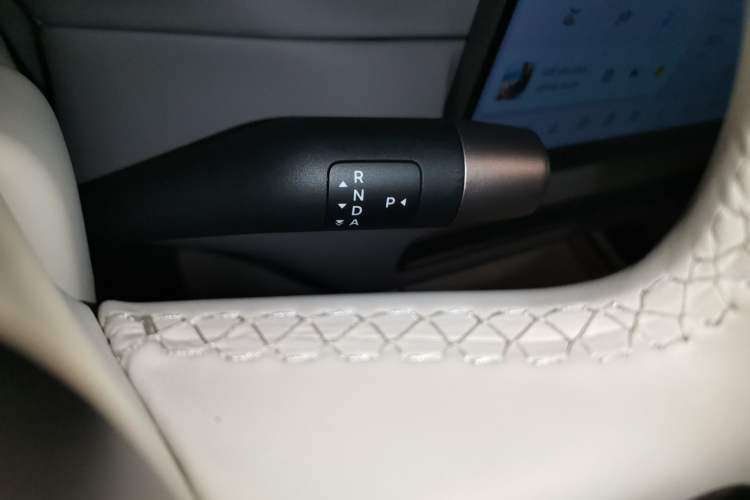 Used Li Auto i6 2025 Model Two-Wheel-Drive Standard Type Gear Lever