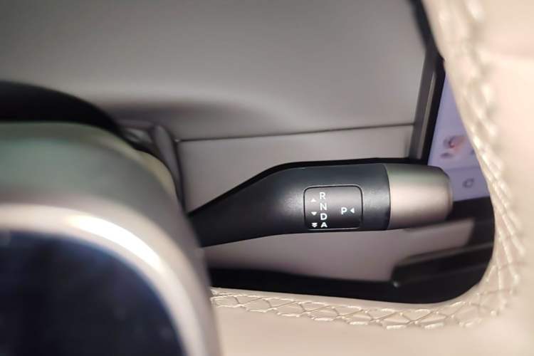 Used Li Auto i6 2025 Model Four-Wheel-Drive Standard Type Gear Lever