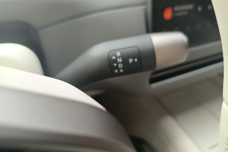 Used Li Auto i6 2025 Model Four-Wheel-Drive Standard Type Gear Lever