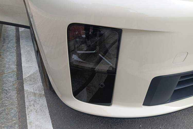 Used Li Auto i6 2025 Model Four-Wheel-Drive Standard Type Right Front Headlight