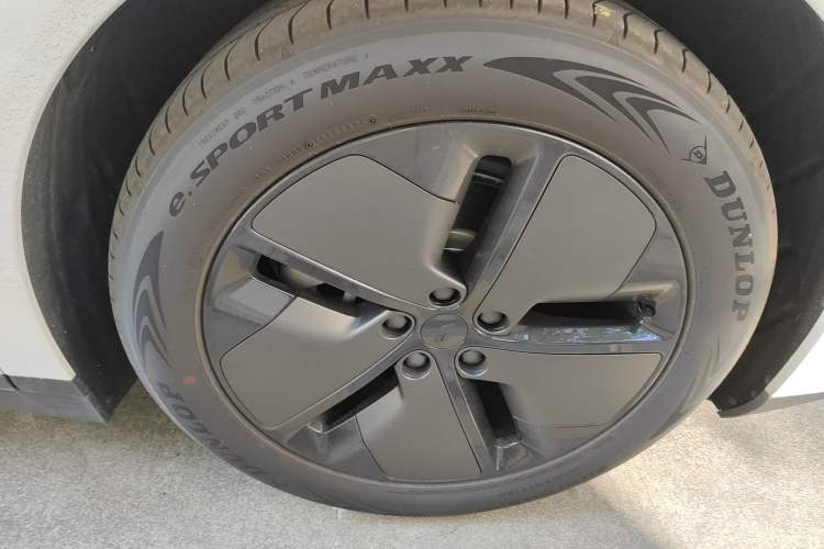 Used Li Auto i6 2025 Model Two-Wheel-Drive Standard Type Right Front Wheel Hub