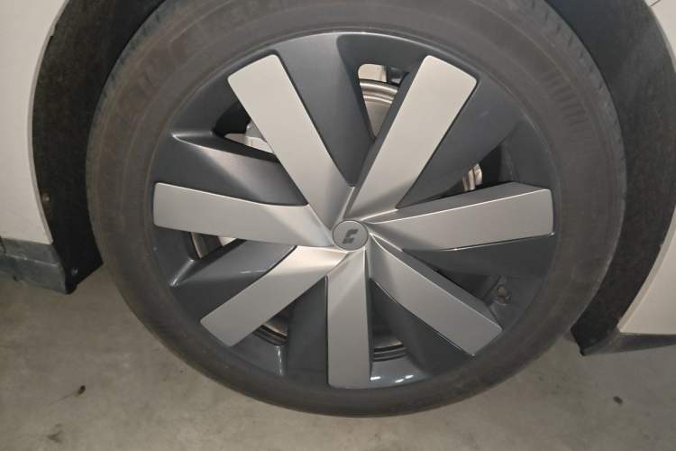 Used Li Auto i6 2025 Model Four-Wheel-Drive Standard Type Right Front Wheel Hub