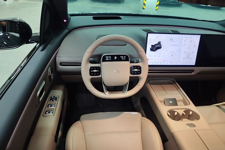 Used Li Auto i6 2025 Model Four-Wheel-Drive Standard Type Steering Wheel