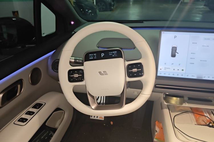 Used Li Auto i6 2025 Model Four-Wheel-Drive Standard Type Steering Wheel