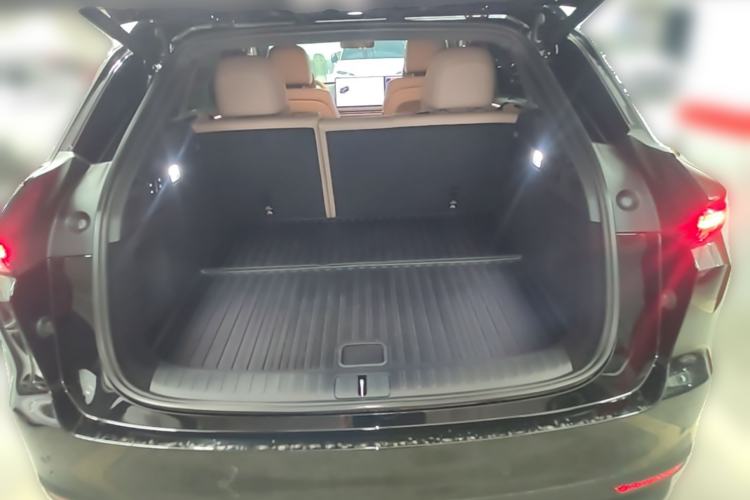 Used Li Auto i6 2025 Model Four-Wheel-Drive Standard Type Trunk