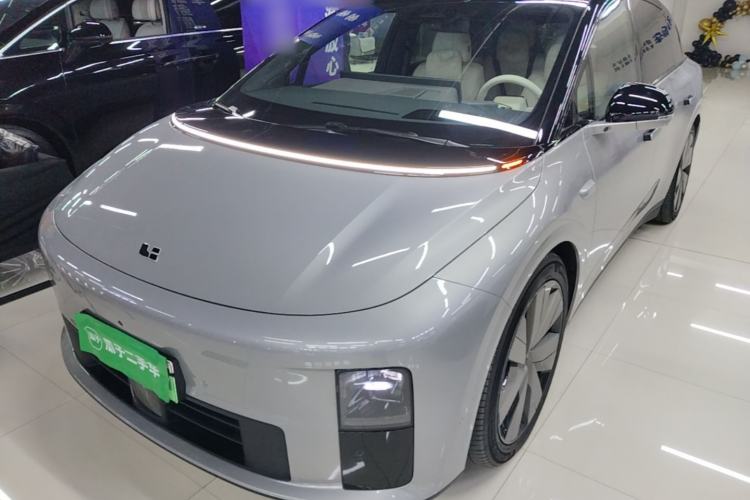 Li Auto i6 2025 Model Four-Wheel-Drive Standard Type