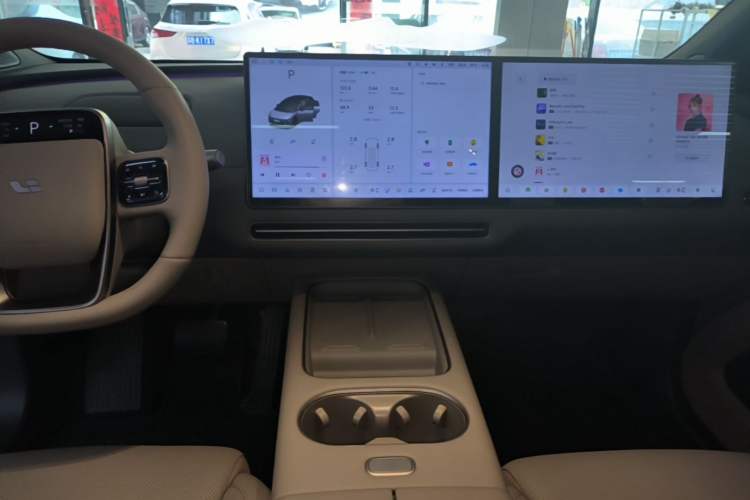 Used Li Auto i6 2025 Model Two-Wheel-Drive Standard Type Audio And AC Panel