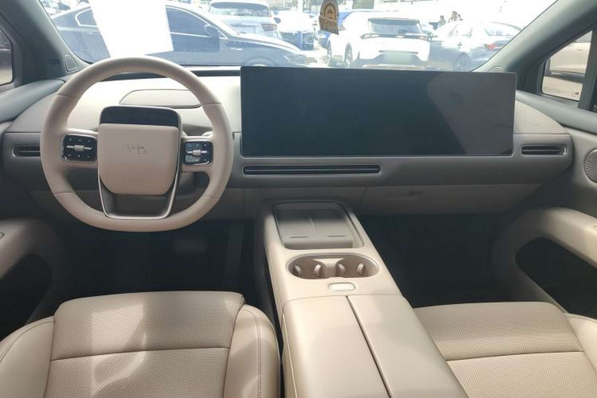 Used Li Auto i6 2025 Model Two-Wheel-Drive Standard Type Center Console