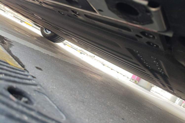 Used Li Auto i6 2025 Model Four-Wheel-Drive Standard Type Chassis Rear Left